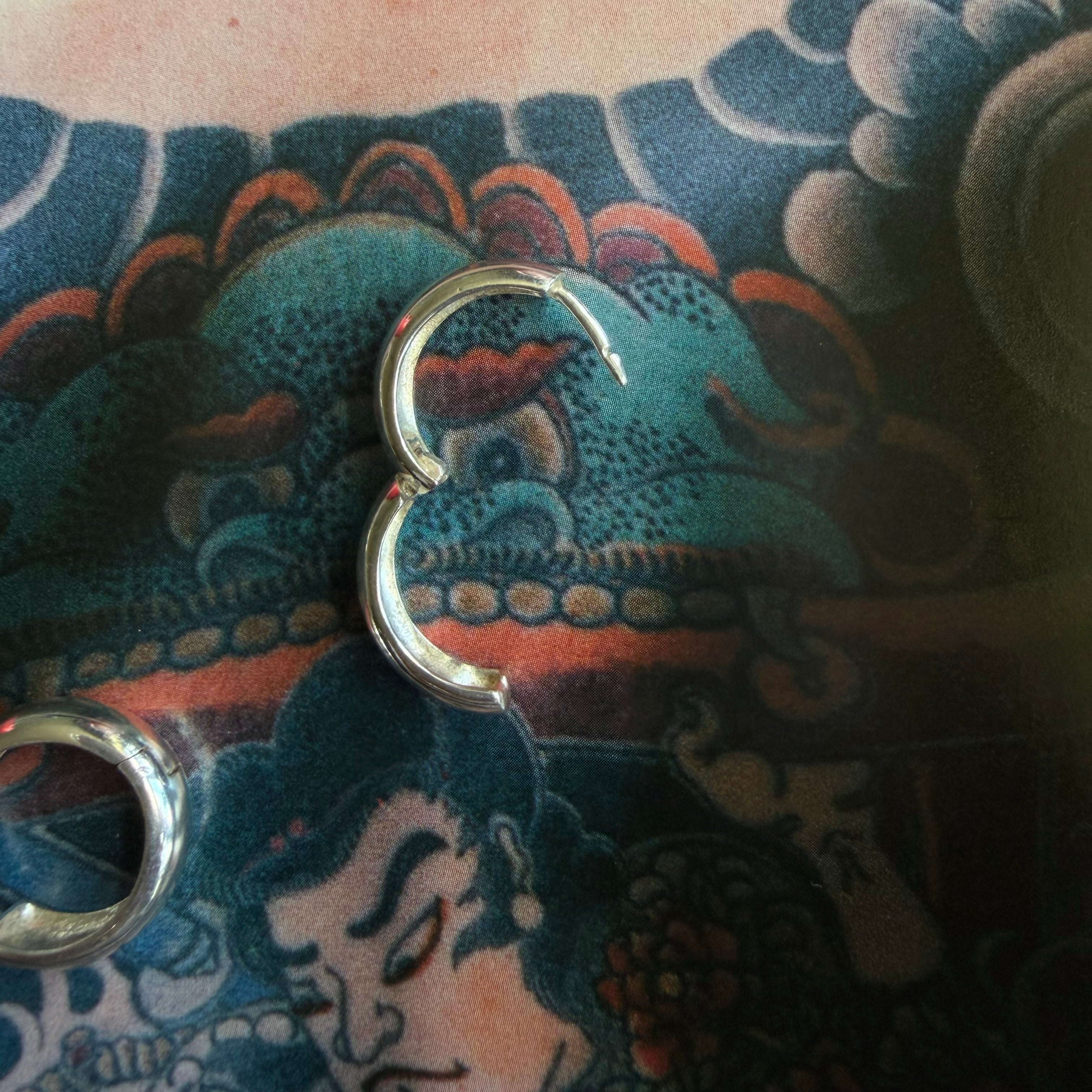 Vintage Sterling Silver Huggie Hoop Earrings (925)