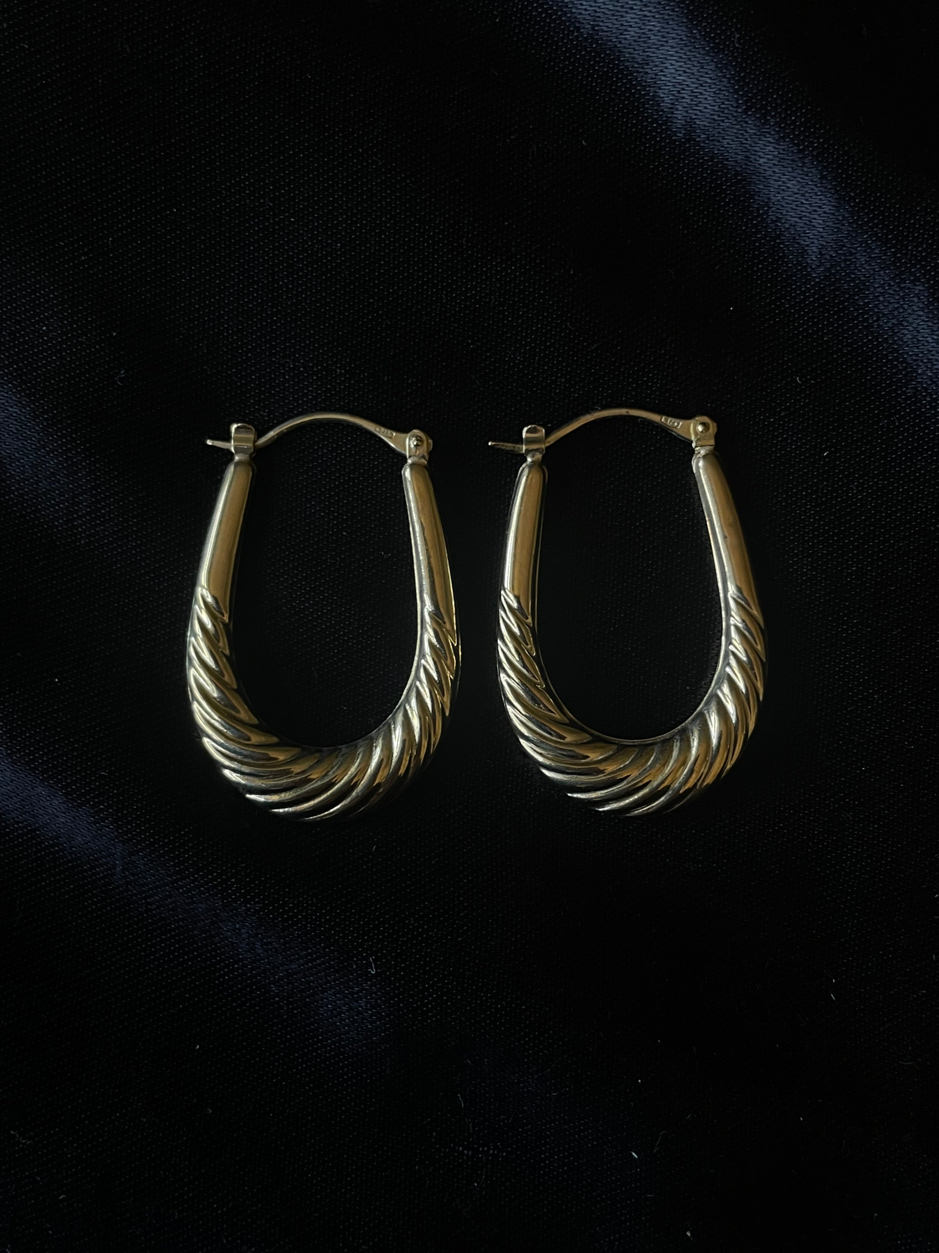 Vintage 9ct gold Twisted Teardrop Hoop Earrings